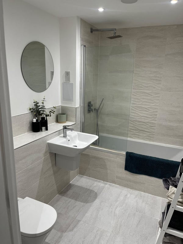 Room Seven Sisters Road in Greater London