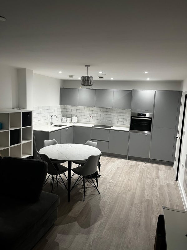 Room Seven Sisters Road in Greater London