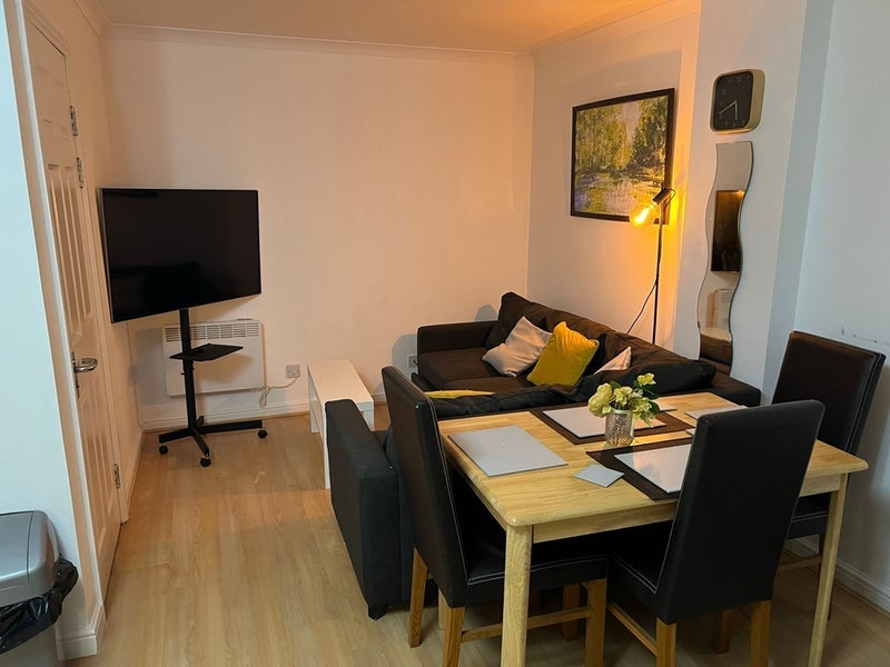 Room Meridian Place in Greater London
