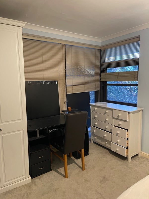 Room Meridian Place in Greater London