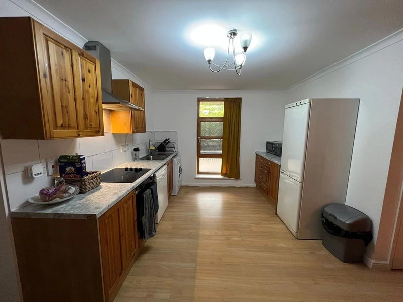 Room Meridian Place in Greater London