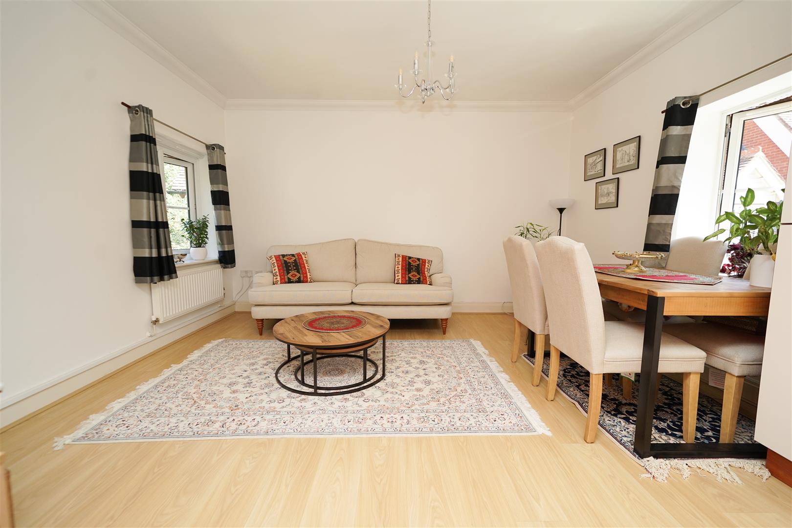 Flat Woburn Road in Heath and Reach