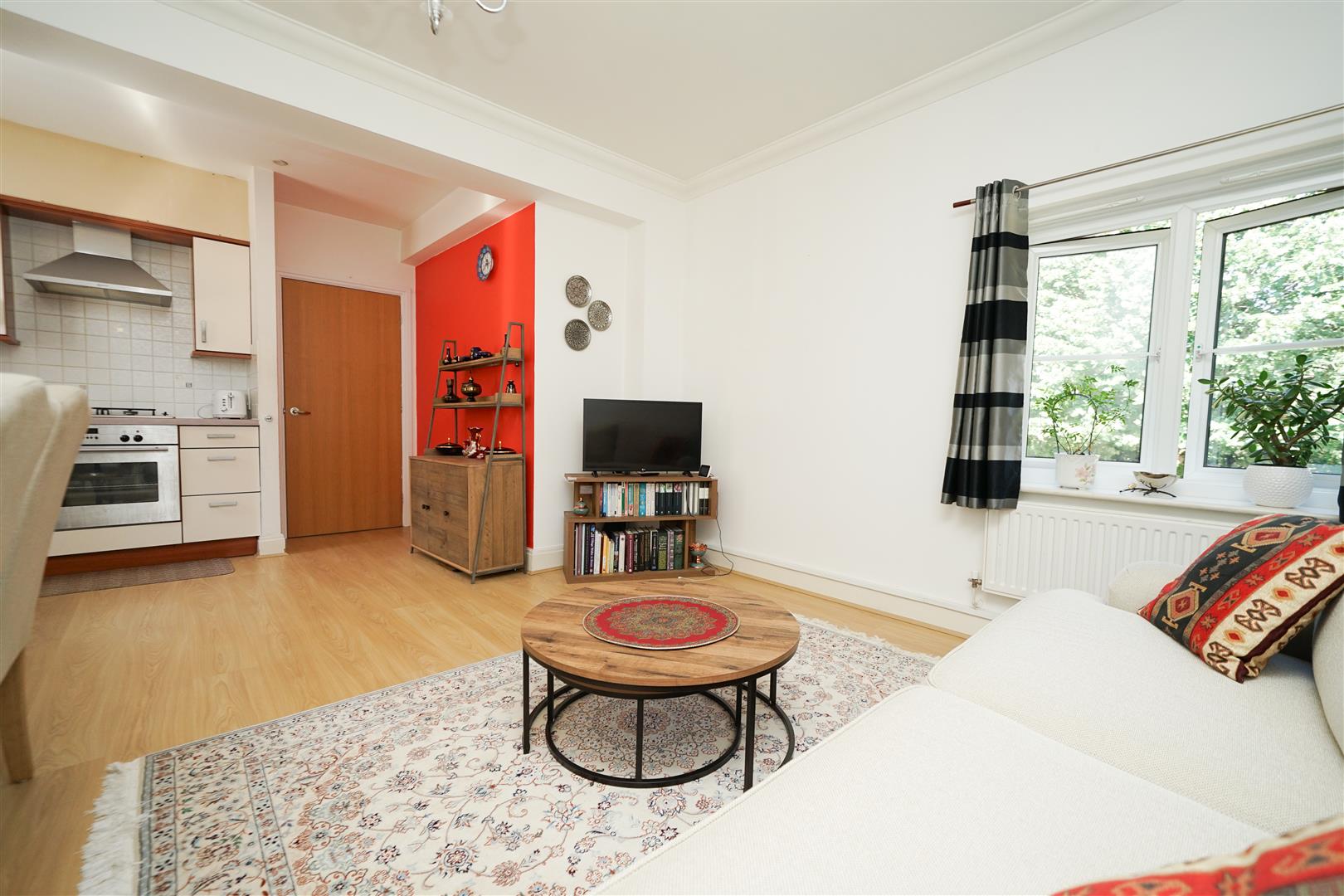 Flat Woburn Road in Heath and Reach