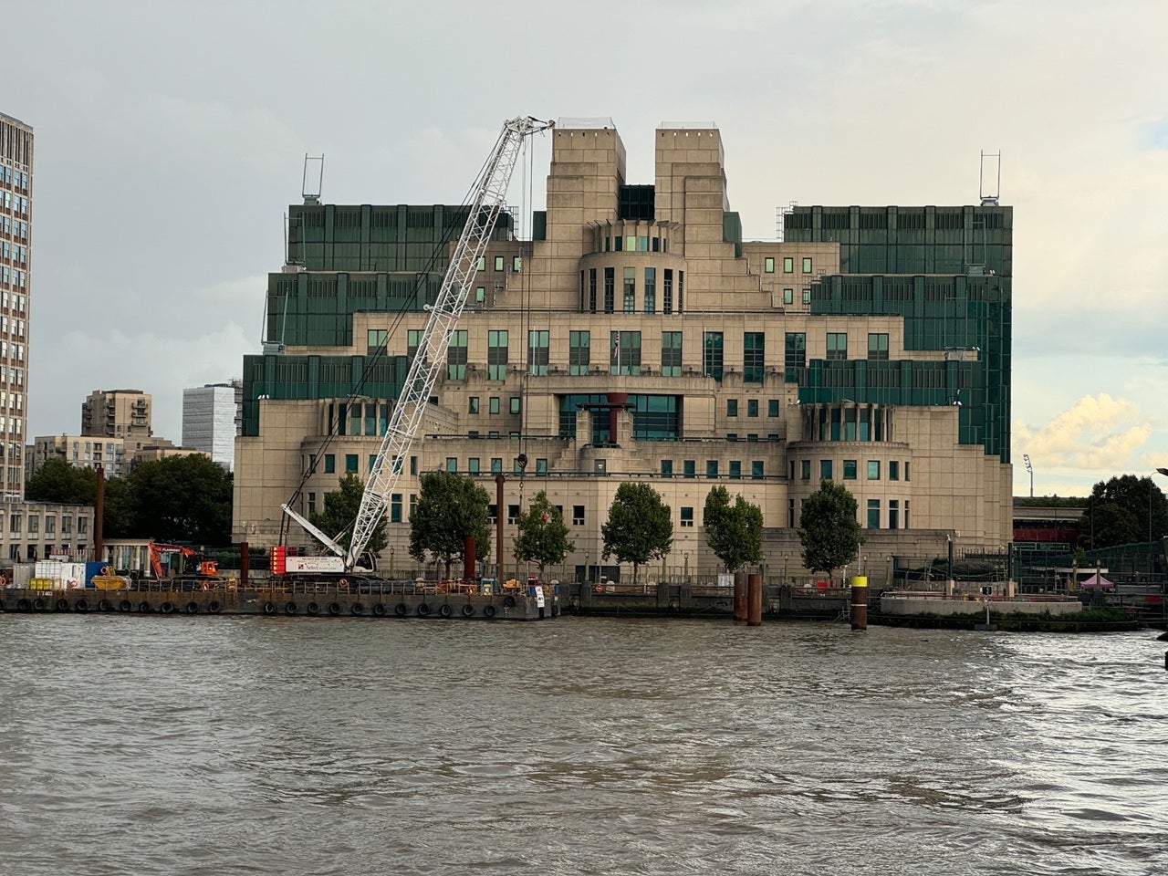 Flat St Oswald's Place in Greater London