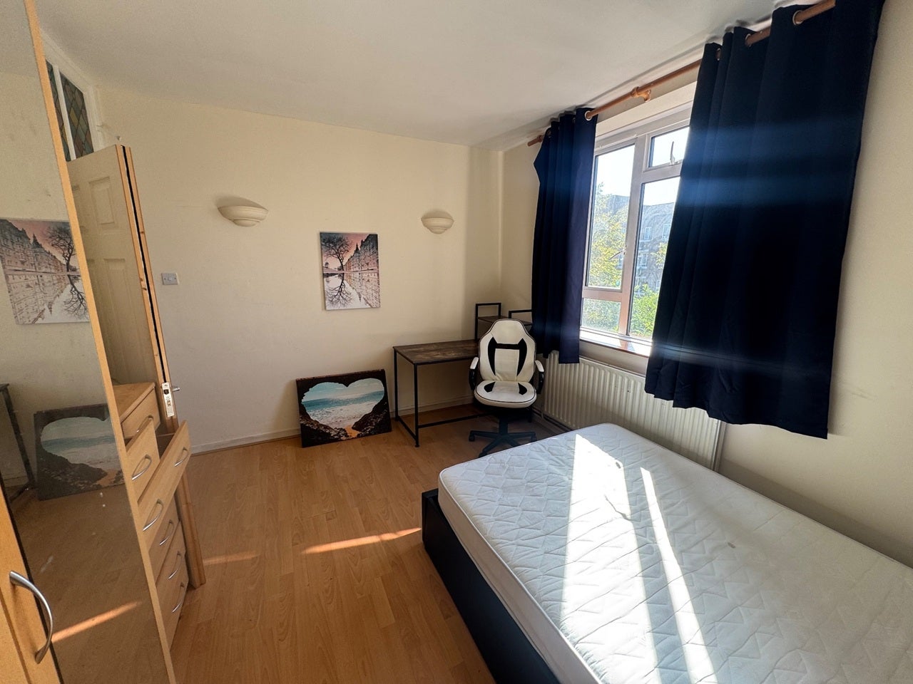 Flat St Oswald's Place in Greater London