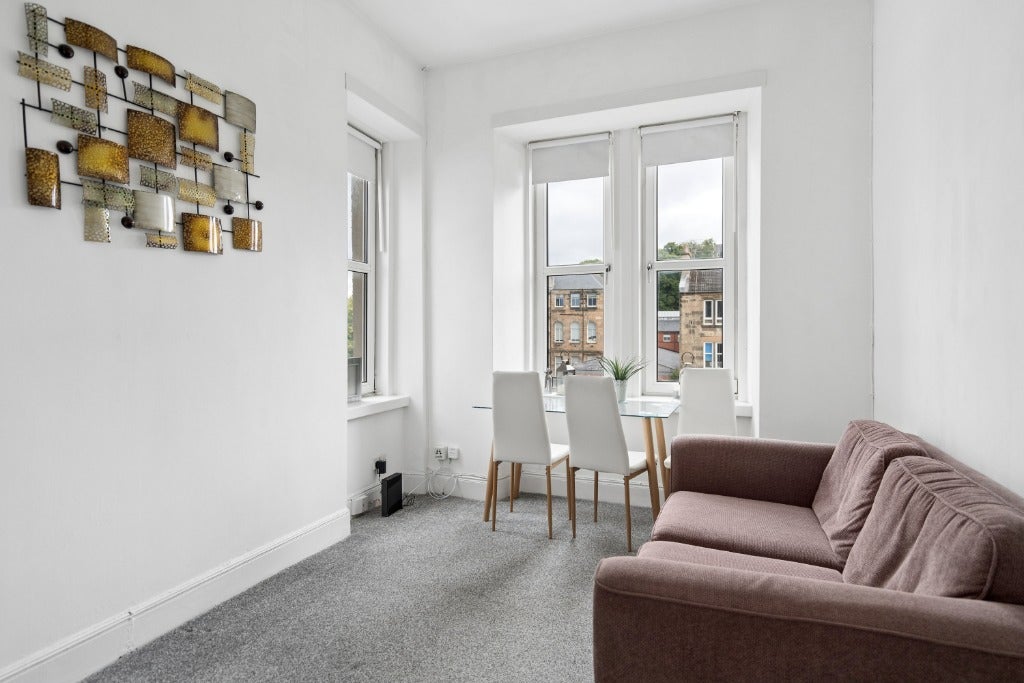Flat Muirpark Street in Glasgow