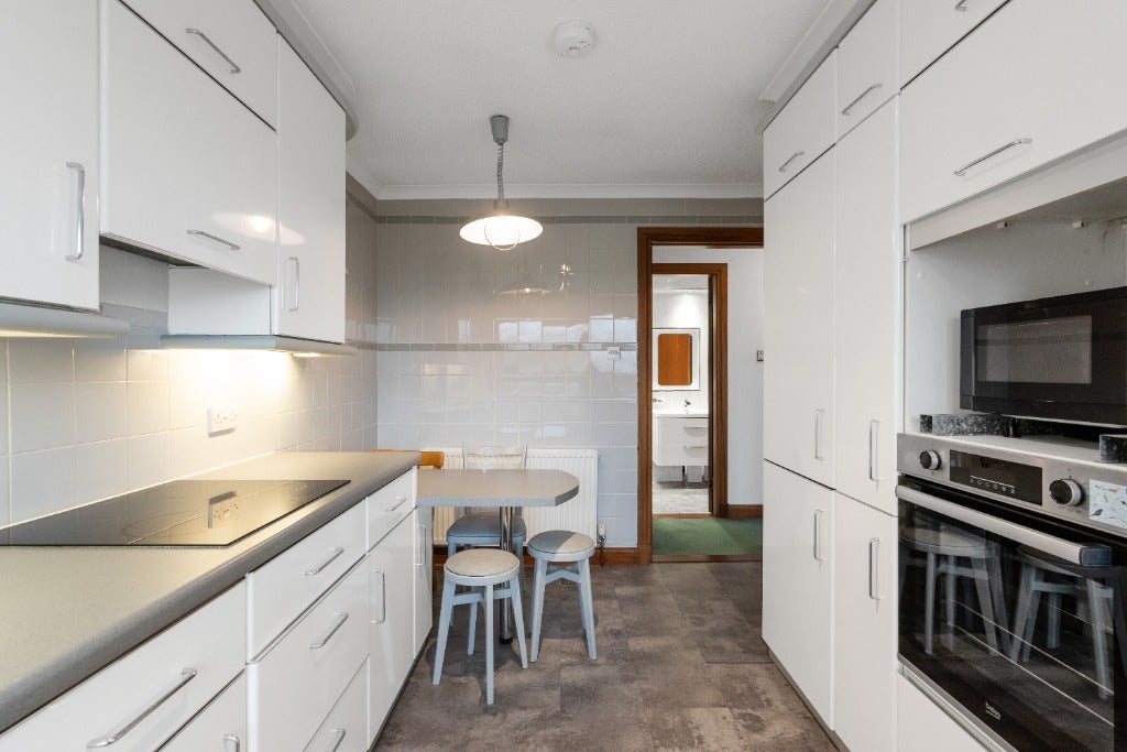 Flat Larchfield Avenue in Newton Mearns