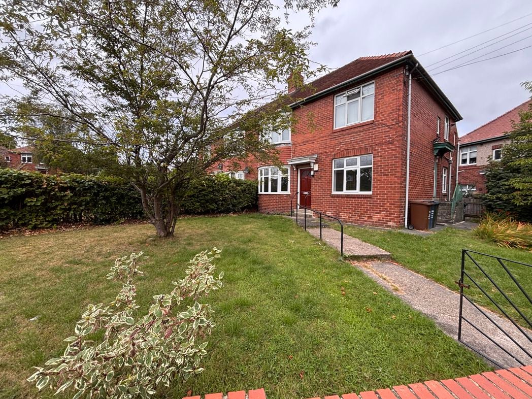Flat Langholm Road in Newcastle upon Tyne