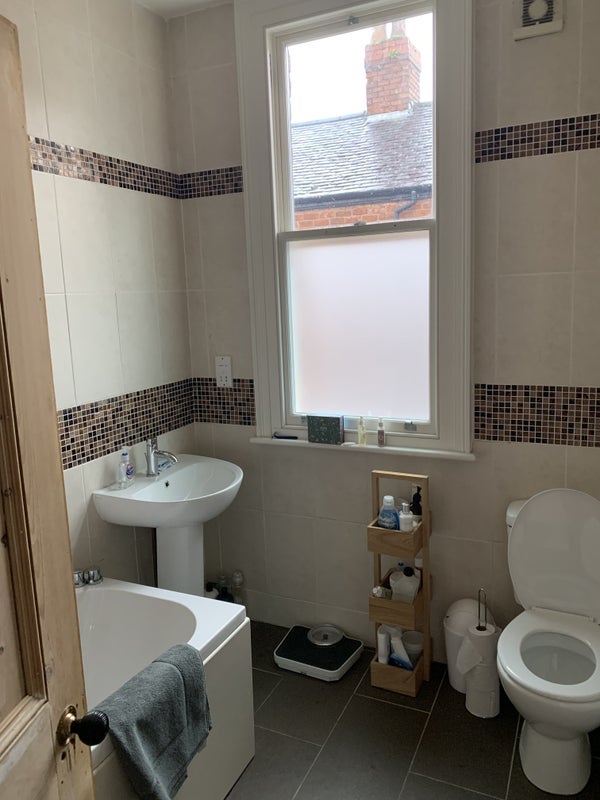 Room Nicolas Road in Manchester