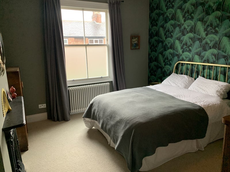 Room Nicolas Road in Manchester