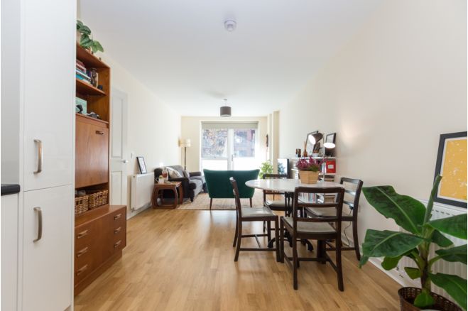 Flat Bathurst Square in Greater London
