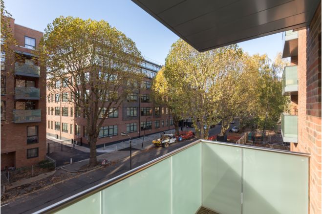 Flat Bathurst Square in Greater London