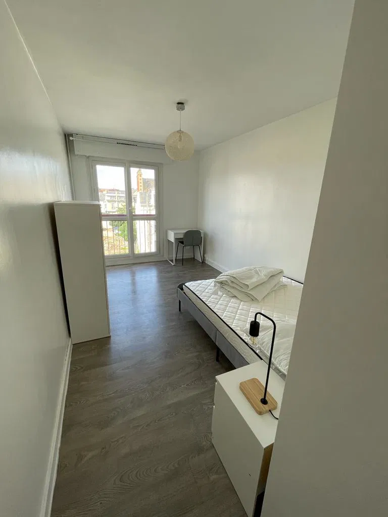 Room Rue Bary in Le Mans