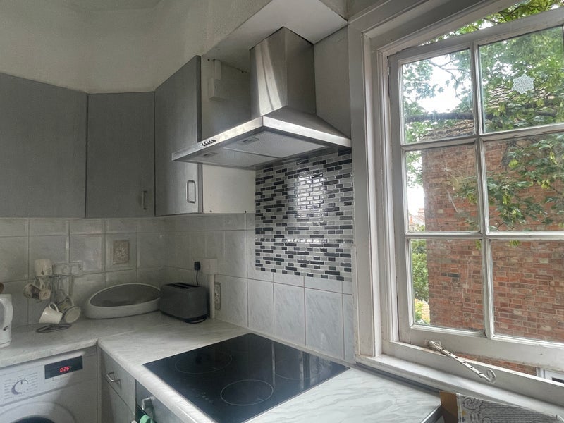 Room South Ealing Road in Greater London