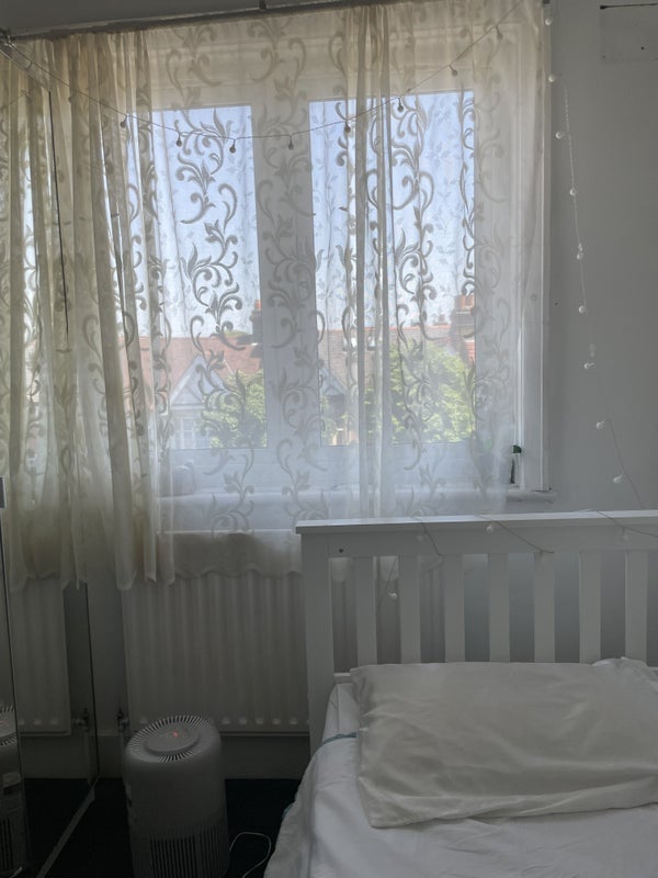Room South Ealing Road in Greater London