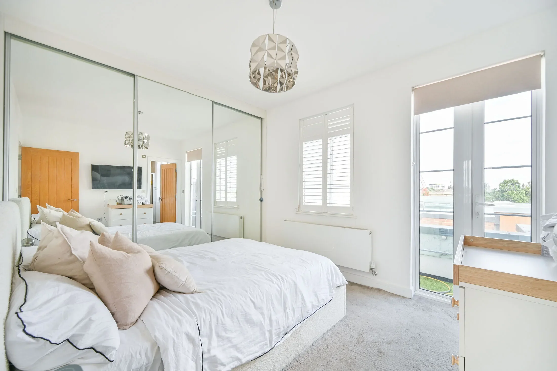 Flat Oman Avenue in Greater London