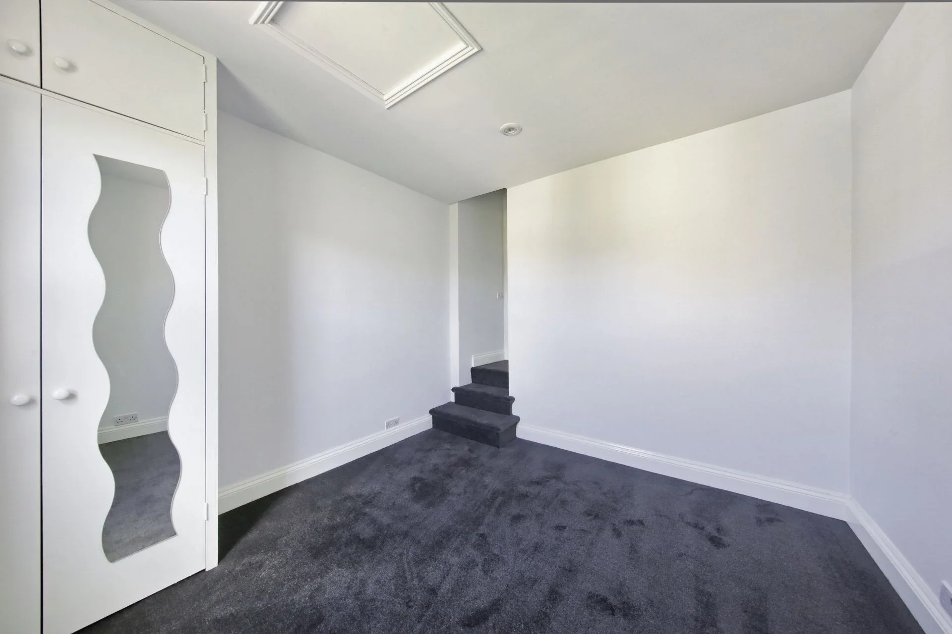 Flat Filmer Road in Greater London