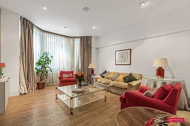 Flat Courtfield Gardens in Greater London