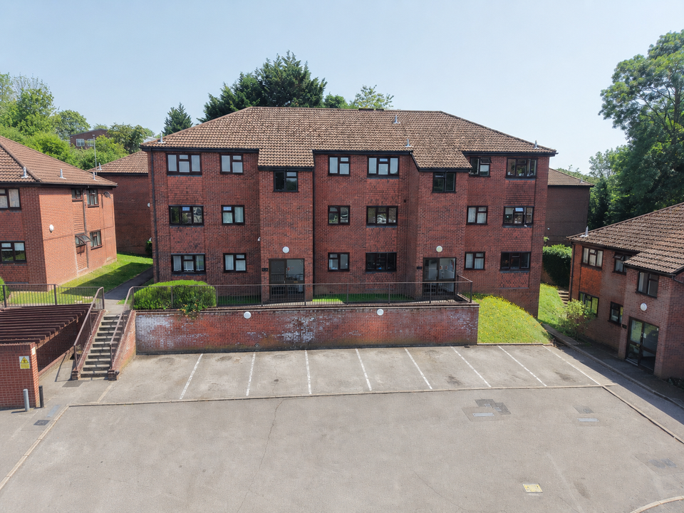 Flat Kaybridge Close in High Wycombe Community Board