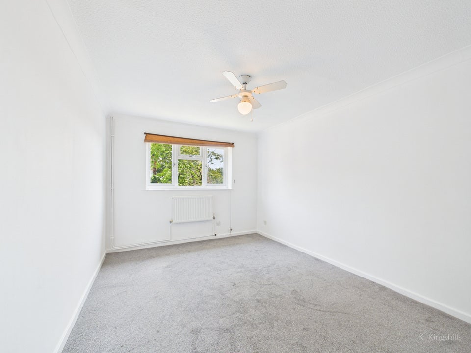 Flat Kaybridge Close in High Wycombe Community Board