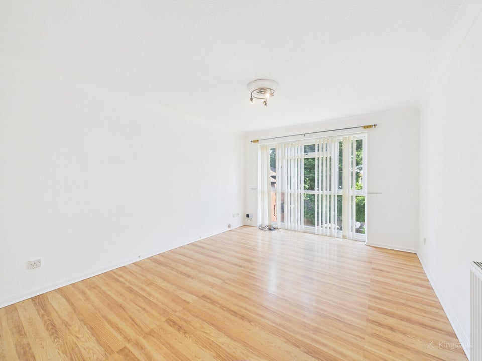 Flat Kaybridge Close in High Wycombe Community Board