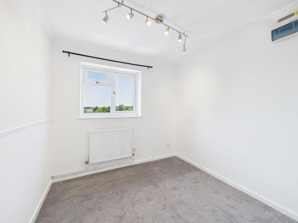 Flat Kaybridge Close in High Wycombe Community Board