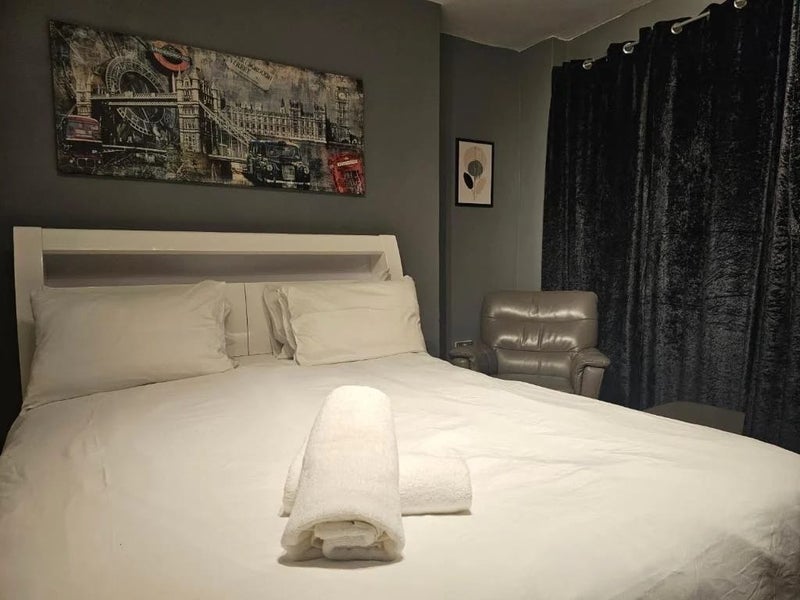 Room Samuel Street in Greater London