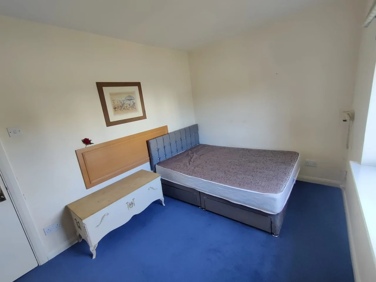 Room Staines Road in Borough of Spelthorne