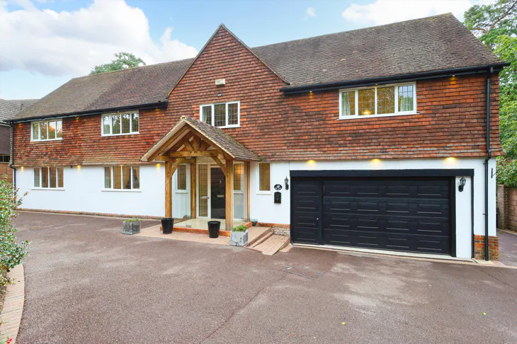 House Lytton Park in Elmbridge
