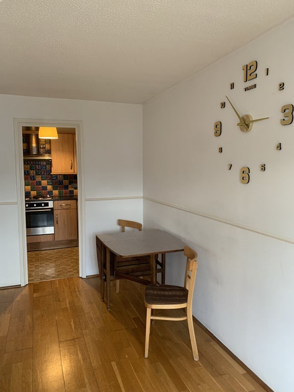 Flat Thornhill Road in Greater London
