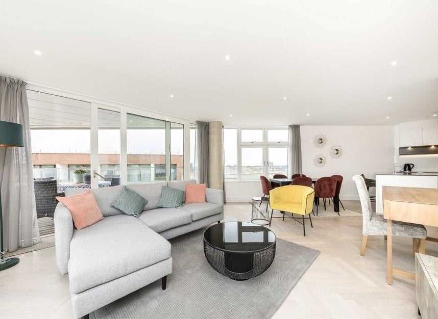 House Sterling Way in Greater London