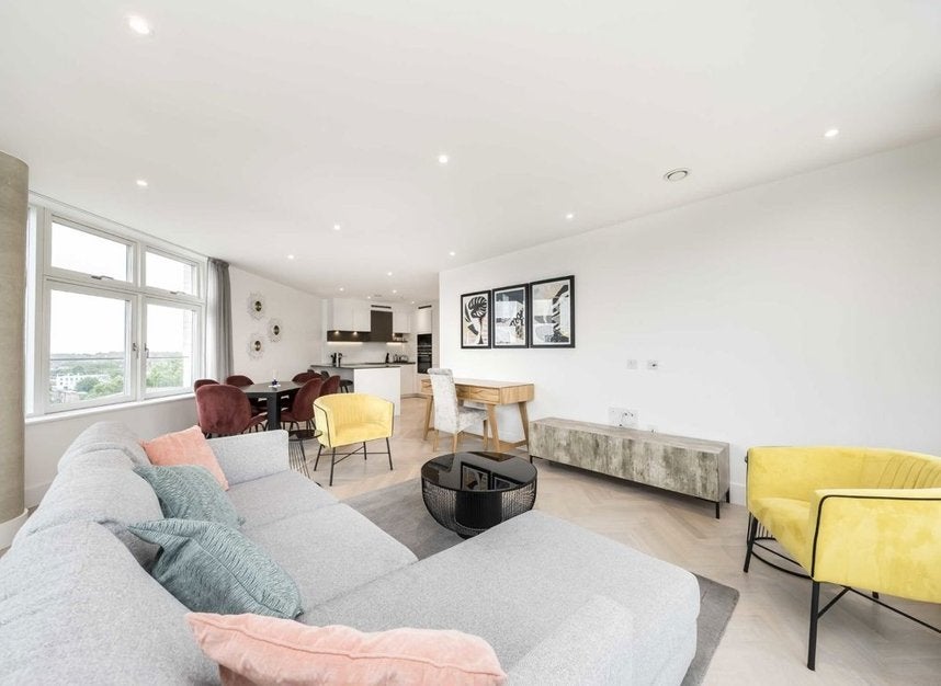 House Sterling Way in Greater London