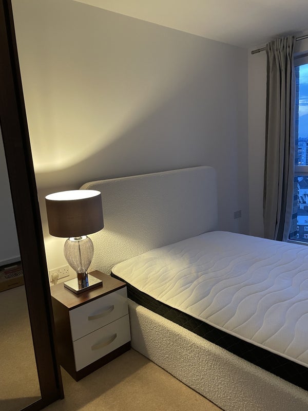 Room Hannaford Walk in Greater London