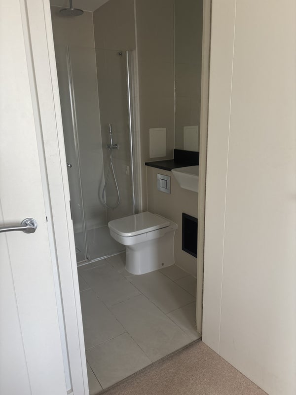 Room Hannaford Walk in Greater London