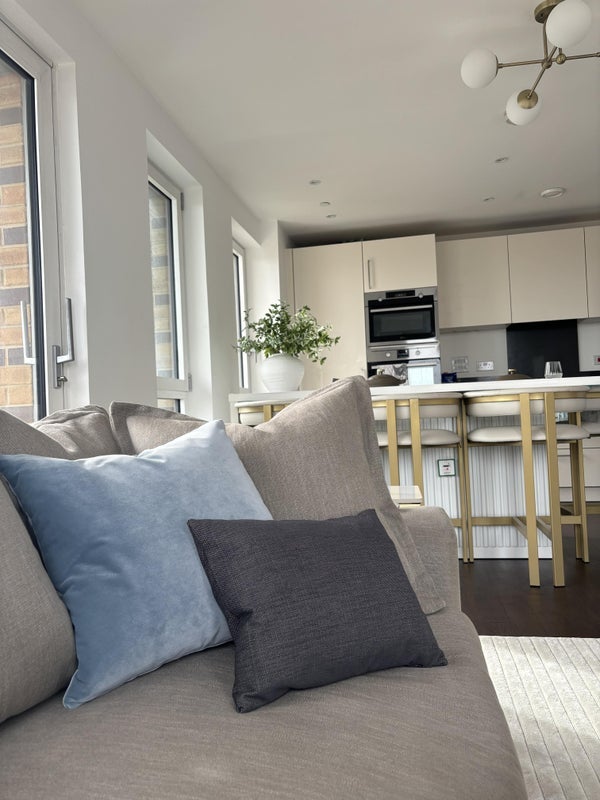 Room Hannaford Walk in Greater London