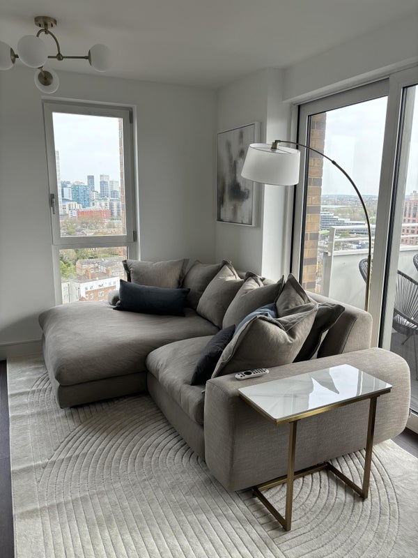 Room Hannaford Walk in Greater London