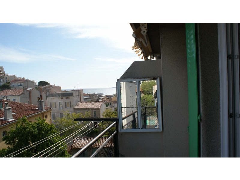 Flat Rue Léon Charvé in Marseille