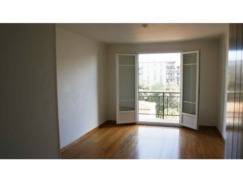 Flat Rue Léon Charvé in Marseille