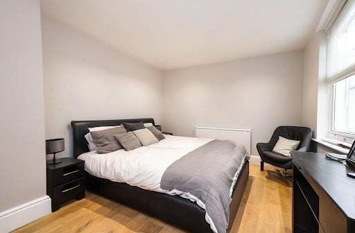 Flat Dancer Road in Greater London