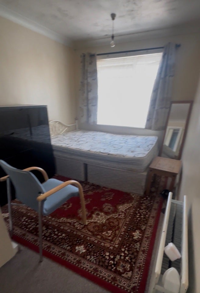 Room Selhurst Road in Greater London