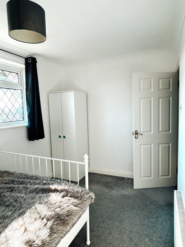 Room Beechbank Avenue in Poole