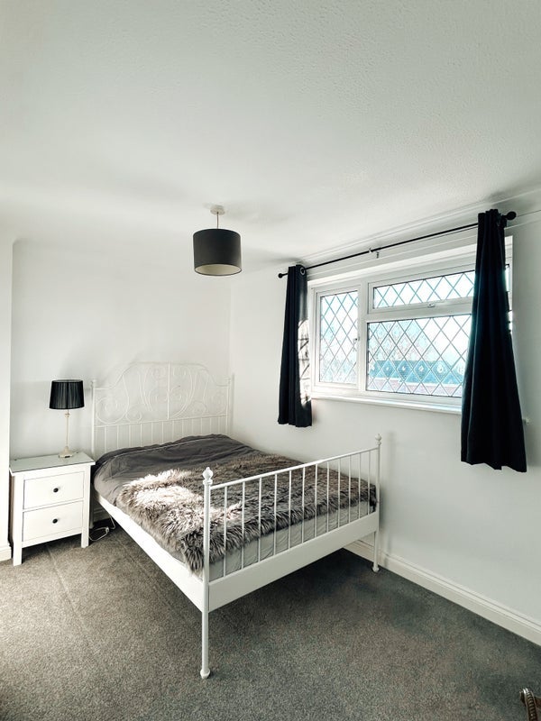 Room Beechbank Avenue in Poole
