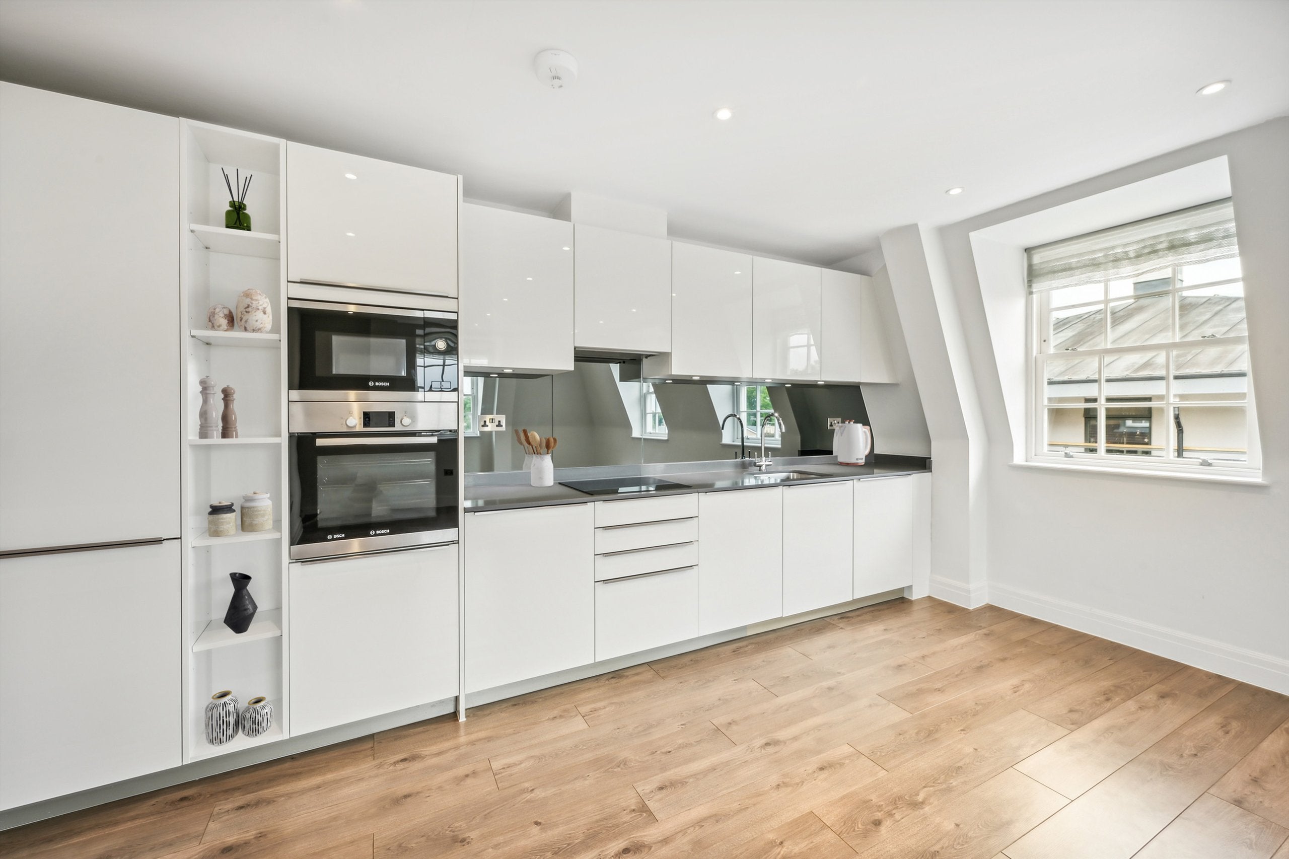 Flat Kew Bridge Road in Greater London