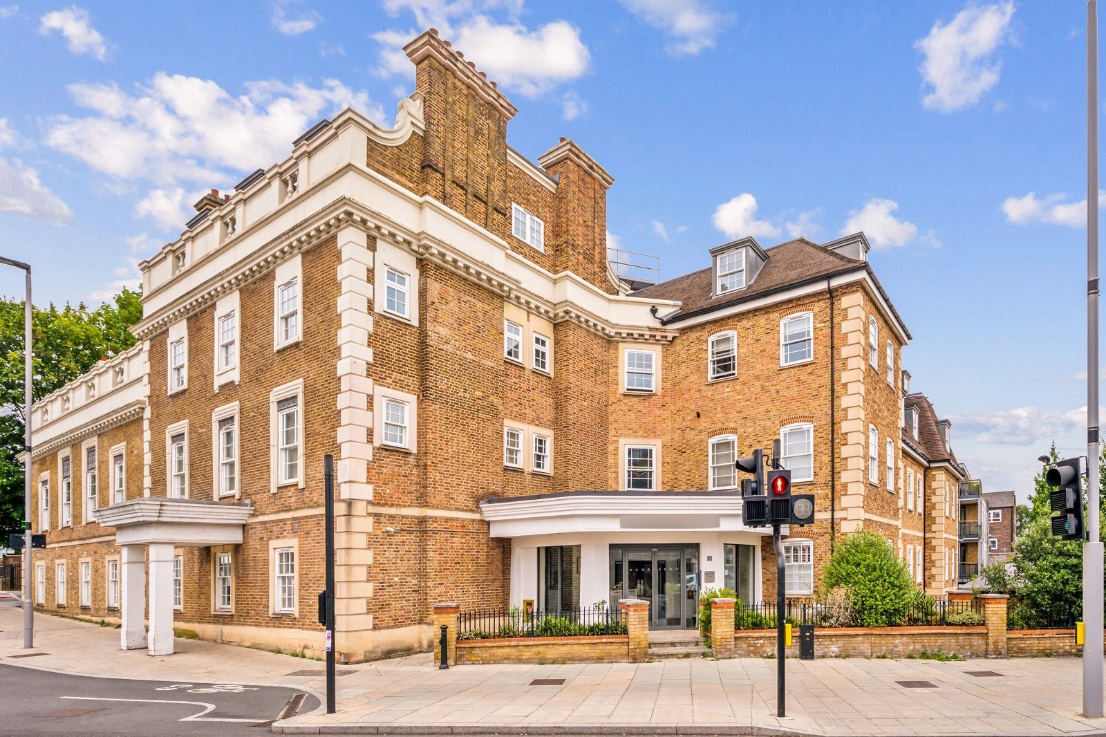 Flat Kew Bridge Road in Greater London