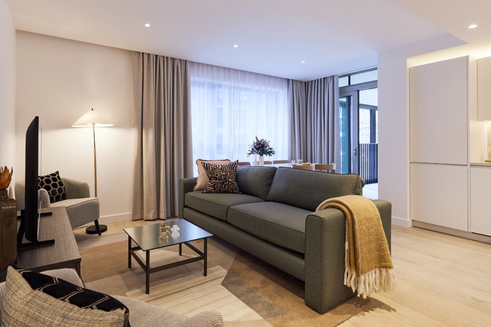 Flat New Drum Street in Greater London