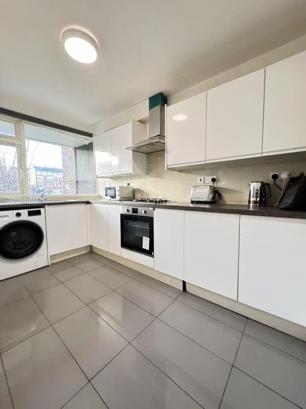 Room Ramsey Street in Greater London
