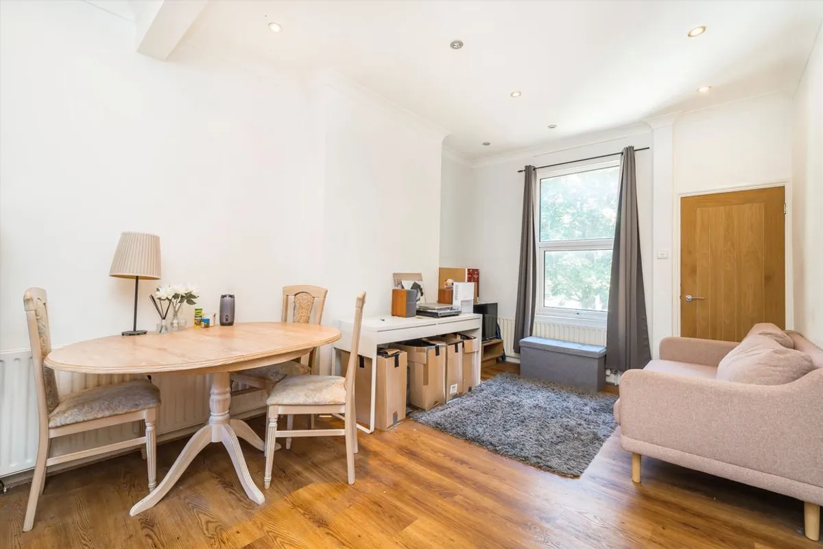 Flat Sulgrave Road in Greater London