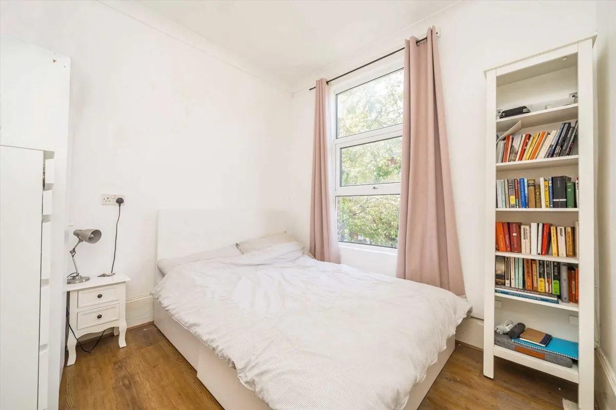 Flat Sulgrave Road in Greater London