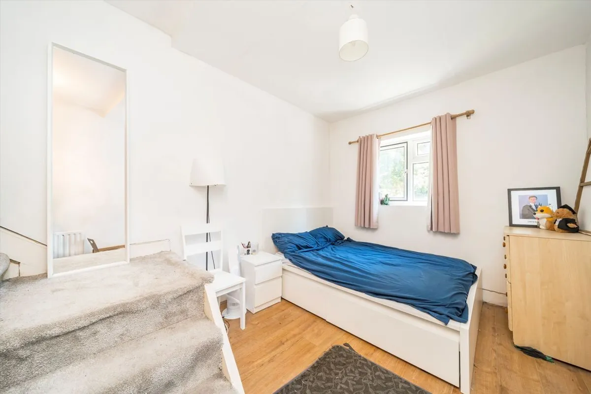 Flat Sulgrave Road in Greater London