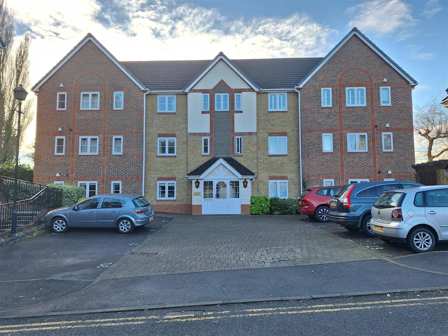 Flat Tamesis Place in Reading